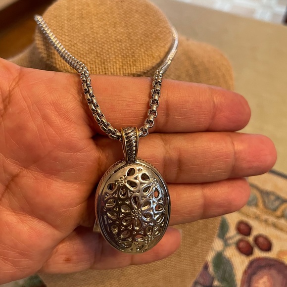 2 pc Silver tone Crystal Necklace Set - Picture 3 of 8